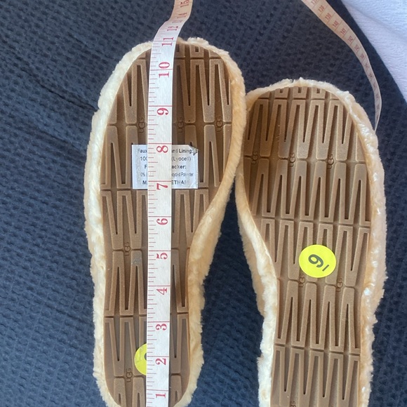 UGG NEW 2” Platform Closed Toe Faux Fur Slippers Size 9 - Picture 12 of 16